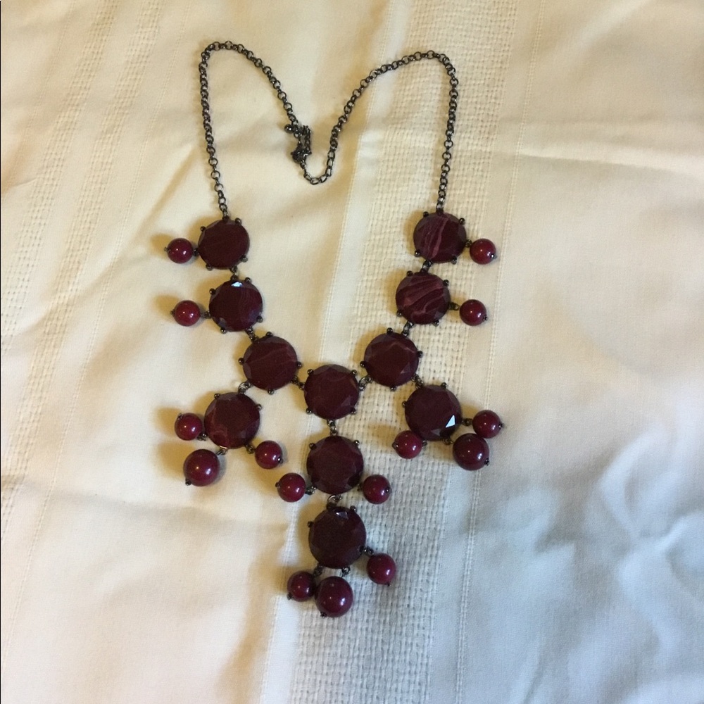 Burgundy statement necklace. GUC. 3 for $10.
